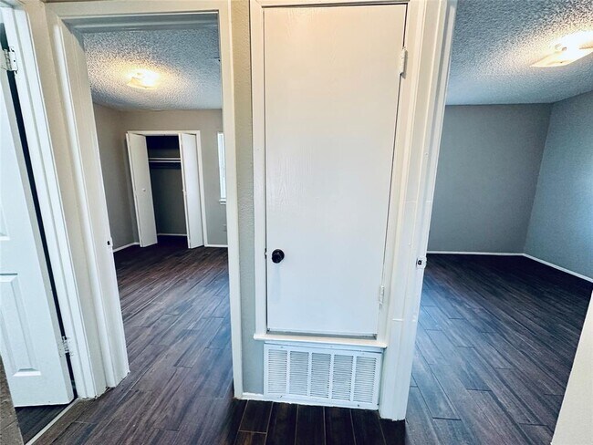 Building Photo - 4901 Merritt Cir