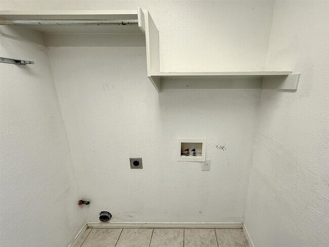 Building Photo - 10205 Jessica St
