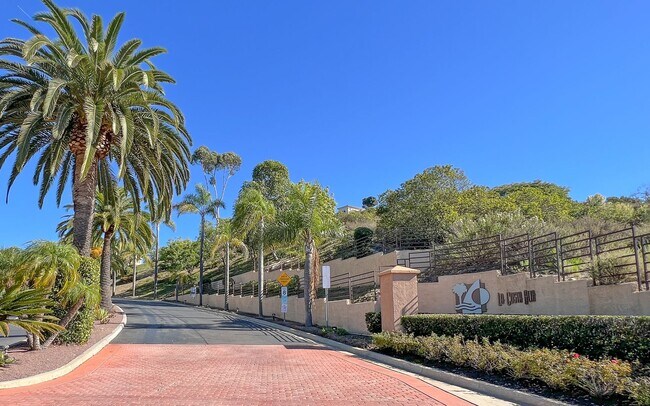 Building Photo - Welcome to this charming 1-bedroom, 1-bathroom home located in the desirable Carlsbad, CA