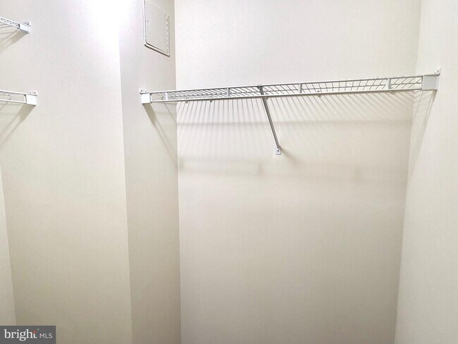 Building Photo - 5563 Seminary Rd