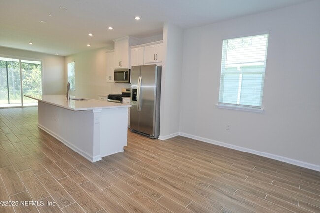 Building Photo - 308 Spruce Hl Pt