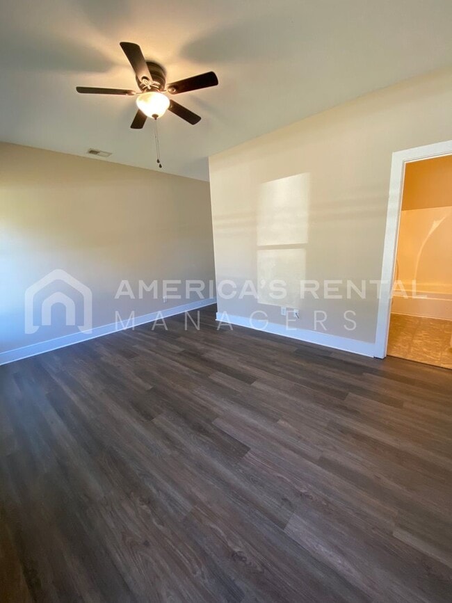 Building Photo - 102 Appaloosa Wy