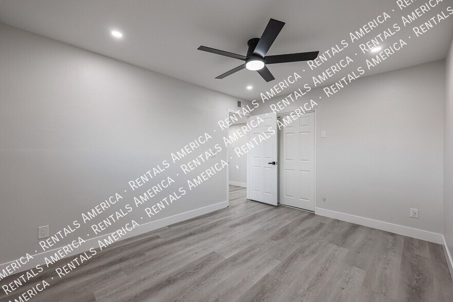 Building Photo - 5205 W Caribbean Ln