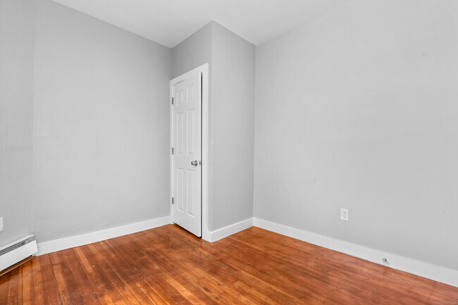Building Photo - 202 Mather St