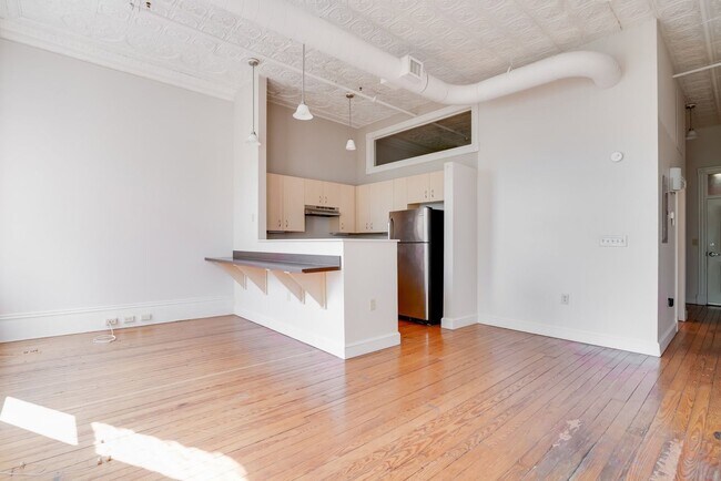 Interior Photo - 121 W Broad St