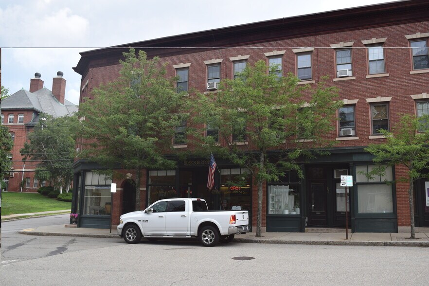 Building Photo - 287 Elliot St