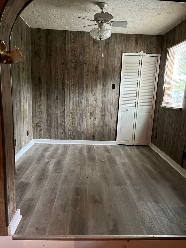 Building Photo - Coming soon! Two Bedroom Home on Austin Lake