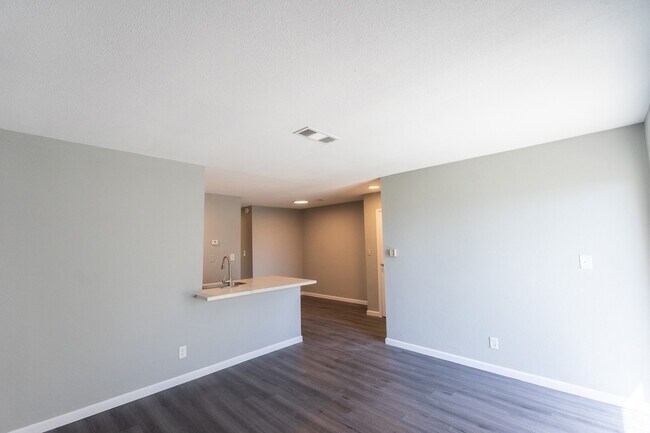 Building Photo - 2501 Gulf Fwy