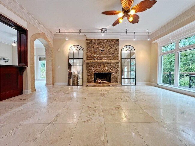 Building Photo - 6709 Wooded Cove Ct