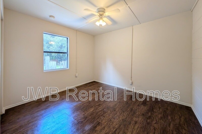 Building Photo - 5742 Newberg Ln