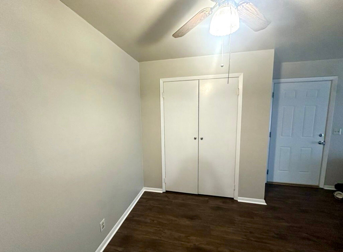 Building Photo - 809 Ashlawn Pl