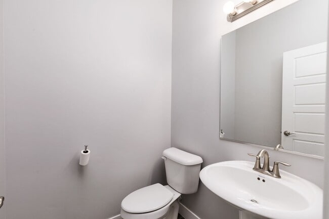 Building Photo - 6118 S Salix Wy