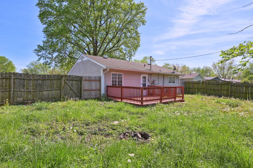 Building Photo - 1604 Parklane Dr