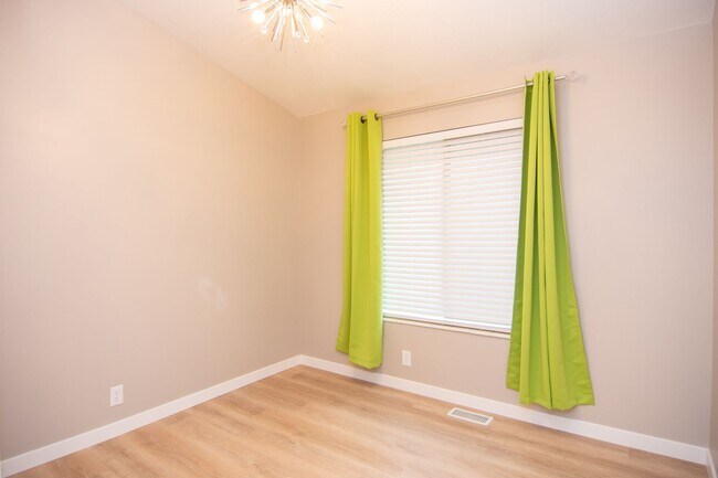 Building Photo - Bountiful Home w/ 2 Car Garage, EV Charger, & Updated Remodeling