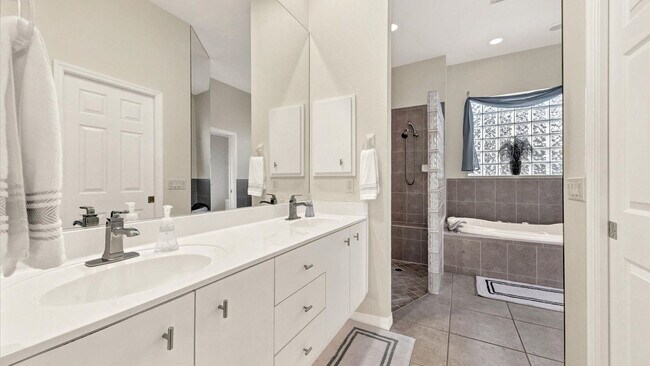 Building Photo - 974 Rotonda Cir