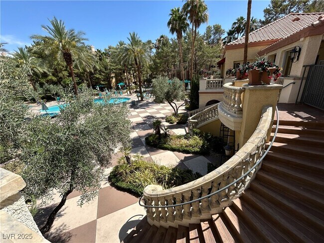 Building Photo - 260 E Flamingo Rd