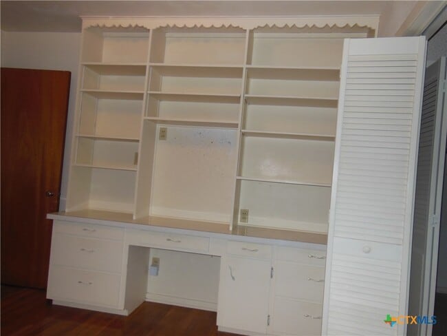 Building Photo - 391 Oakcrest Dr