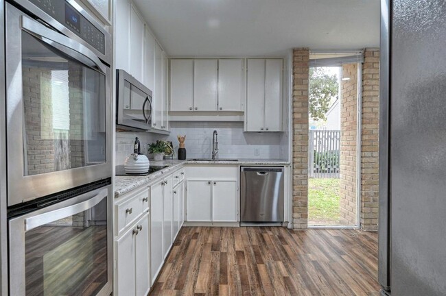 Building Photo - 5407 John Dreaper Dr