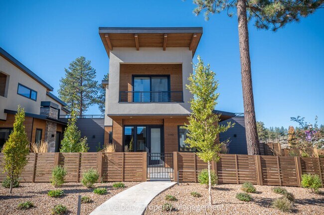 Building Photo - M713