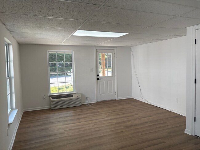Building Photo - Renovated Duplex in Central Tullahoma