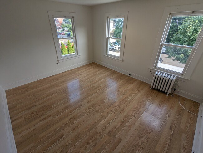 Building Photo - 51 Maple St