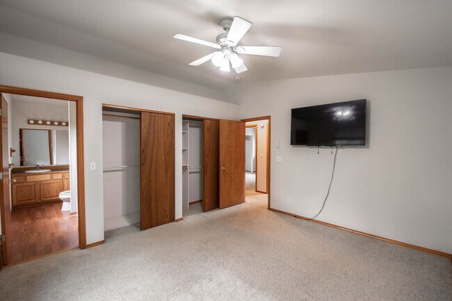 Building Photo - Spacious 3-Bed Home in Hayden Lake with La...