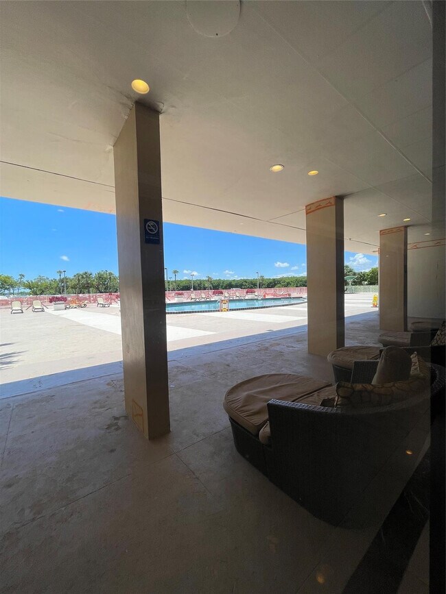 Building Photo - 400 Kings Point Dr