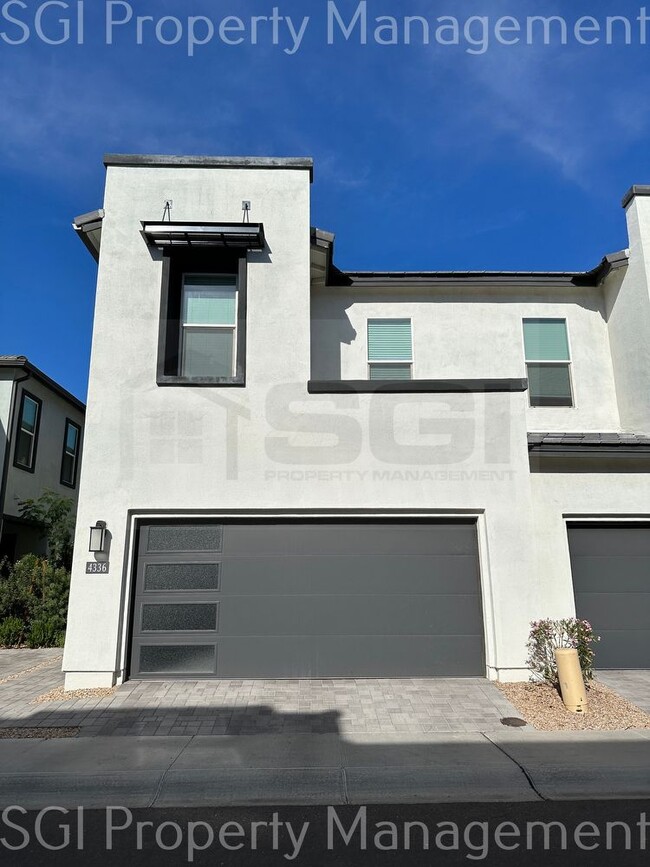 Primary Photo - 4 Bedroom Luxury Home in Gated Community