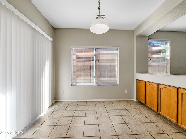 Building Photo - 14173 W Weldon Ave