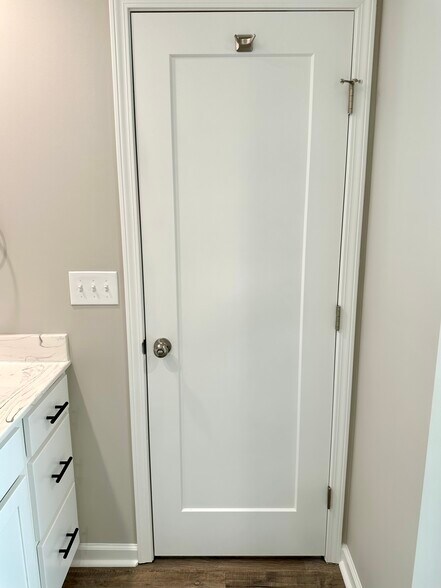 Robe/towel hook - 2217 Kenwood Blvd SE