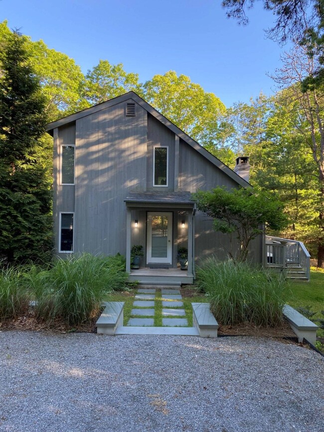 Building Photo - 3 Tillinghast Pl