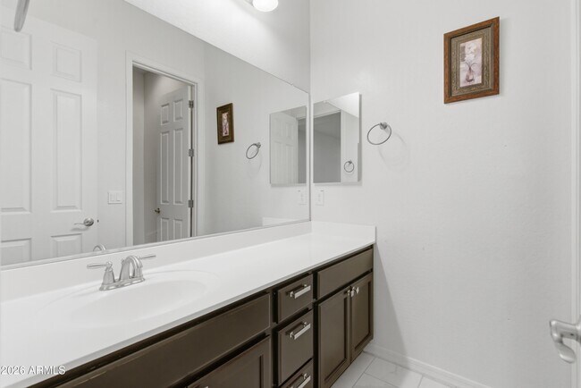 Building Photo - 1083 E Holland Park Dr