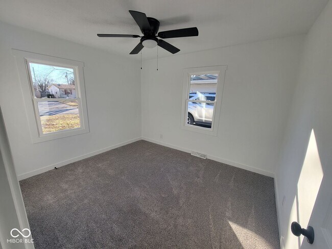 Building Photo - 48 Southlane Dr