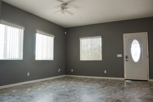 Building Photo - 1381 Soledad Ave