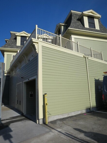 Building Photo - 136 Inman St