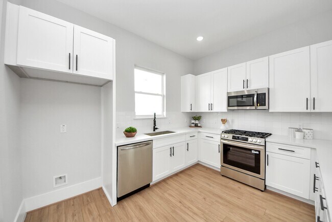 Building Photo - 4818 Cochran St
