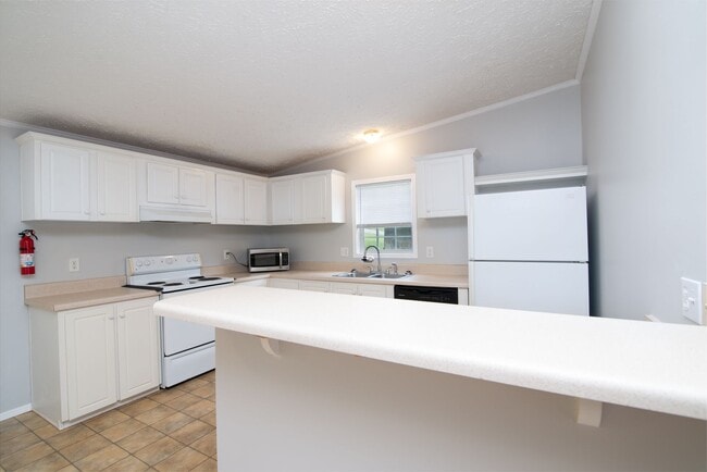 Building Photo - Nice 3BD/2BA Modular home near Lowes in Sylva available 5/1/26 for year long lease