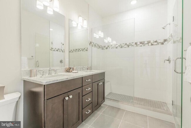 Building Photo - 1352 Quincy St NW