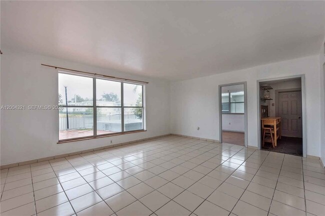 Building Photo - 1255 Marseille Dr