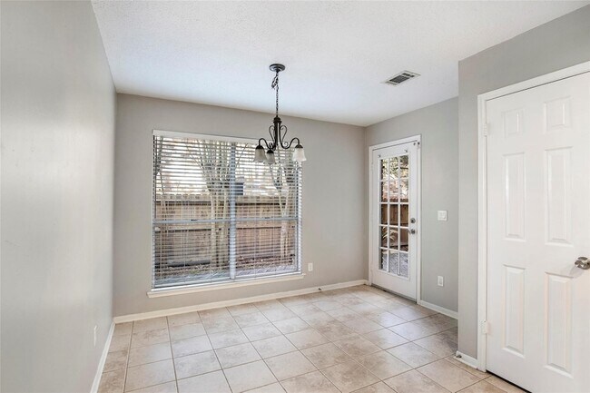Building Photo - 98 S Village Knoll Cir