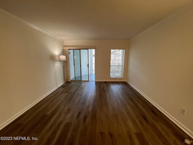 Building Photo - 2909 St Johns Ave