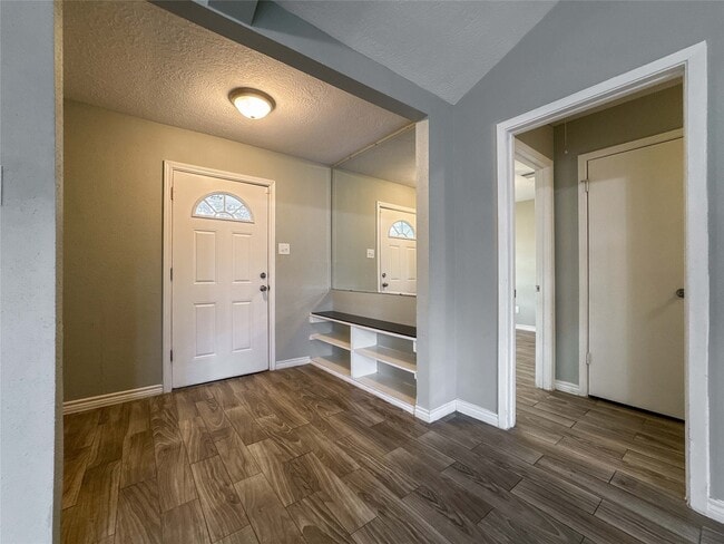 Building Photo - 2706 Orion Dr