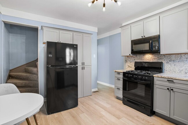 Building Photo - Fully Furnished 2 Bedroom Townhome in Central Lawrenceville