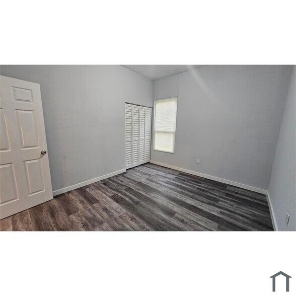Building Photo - 1446 W 23rd St