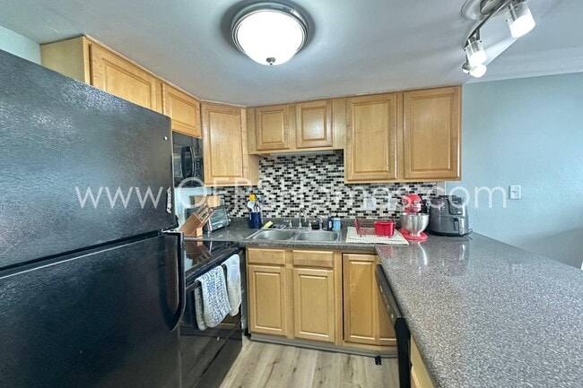 Building Photo - 308 Miracle Strip Pkwy SW