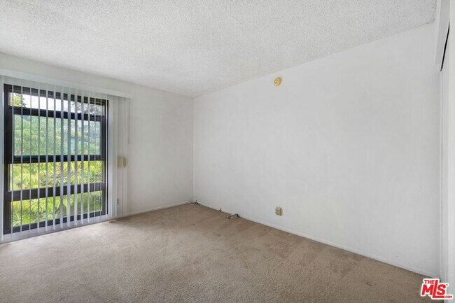 Building Photo - 7742 Redlands St