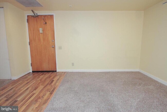 Building Photo - 301 Race St