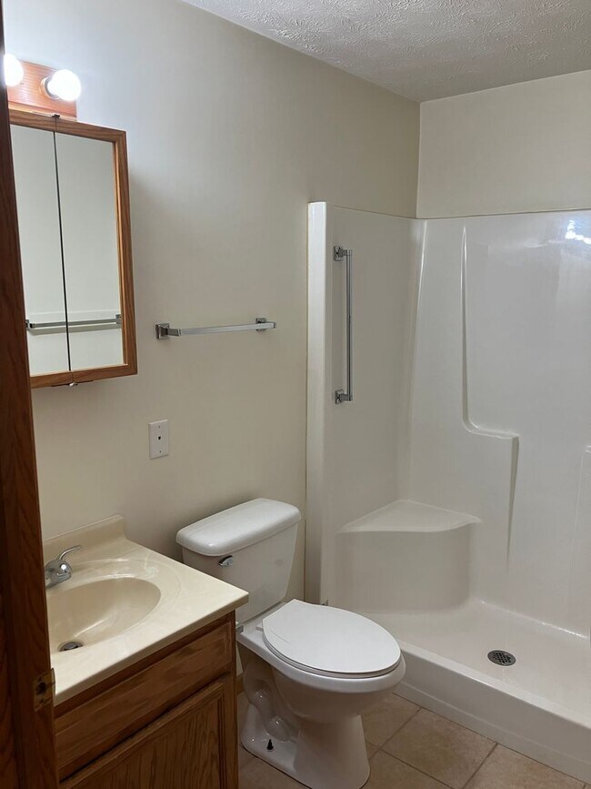 Building Photo - Spacious & Well-Maintained 1-Bedroom Apartment in New Bremen!
