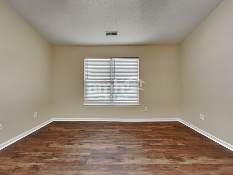 Building Photo - 8149 Whitham Dr