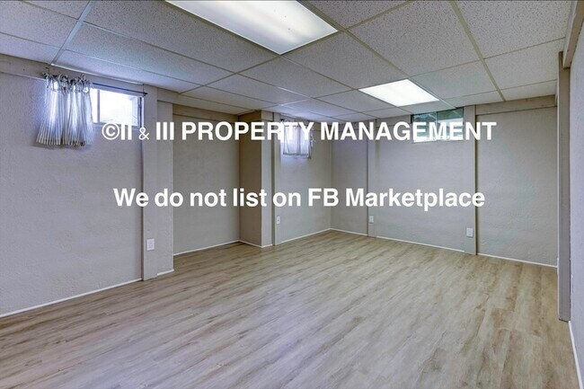 Building Photo - 537 NW Valleybrook Rd